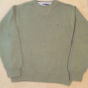 Men’s medium Tommy Hilfiger crew neck sweater.